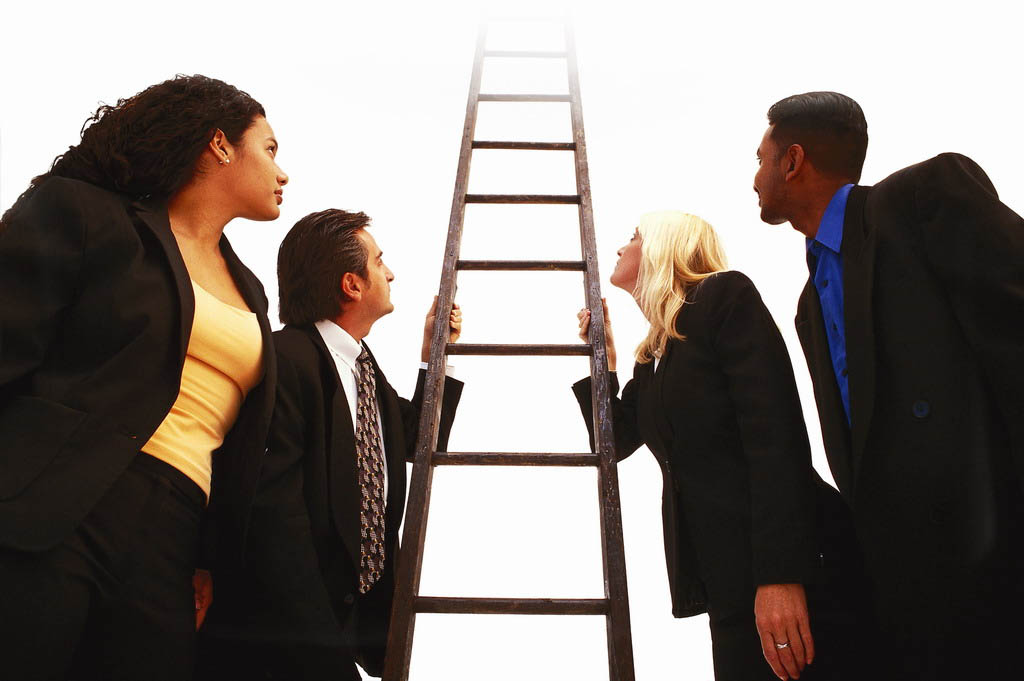 如何通過地產(chǎn)獵頭公司找一份高薪工作？